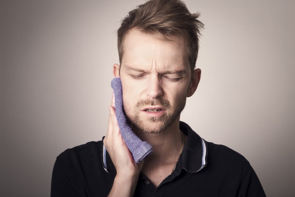 clinton township man with toothache in need of emergency dentistry